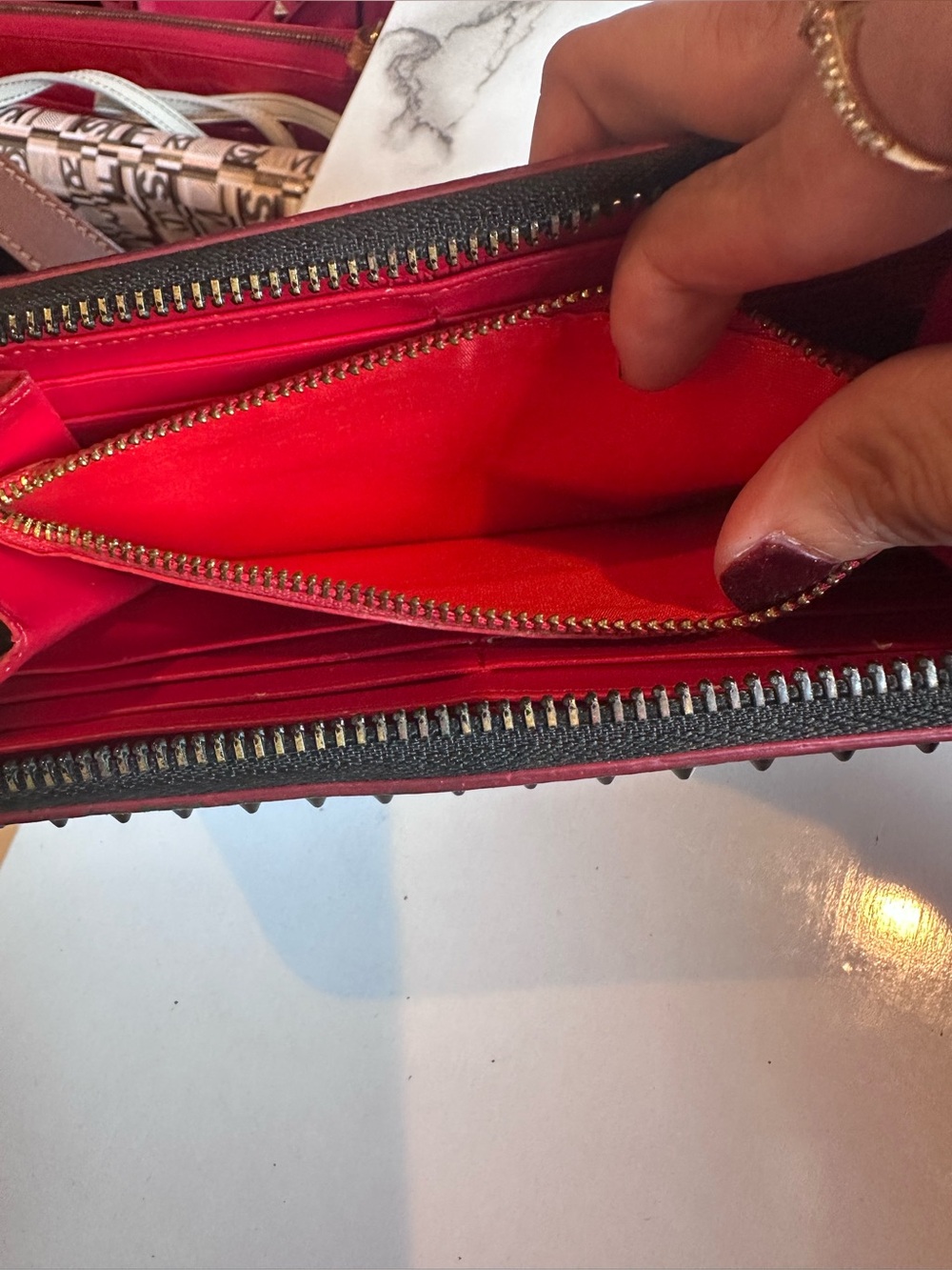 Christian Louboutin Panettone Zip
Around Long Wallet Studs Black
Leather Italy - Picture 8 of 8